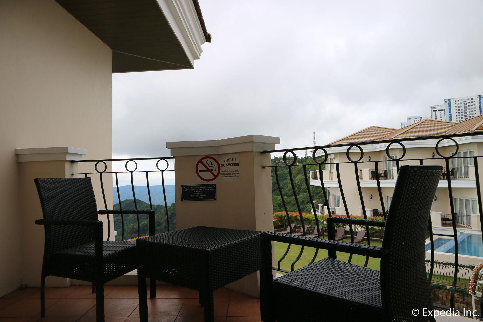 The Lake Hotel Tagaytay Tagaytay City Exterior photo